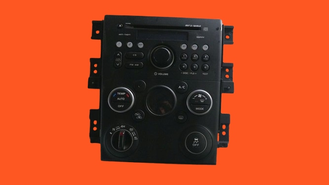 фото №1, Suzuki grand vitara ii 2013 радио + панель обдув кондиционера eu kpl