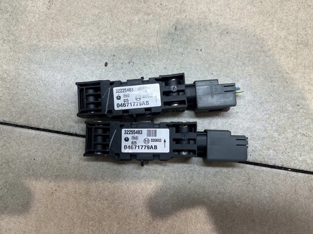 фото №5, Датчик удара pacifica 3.5 v6 04671779ab