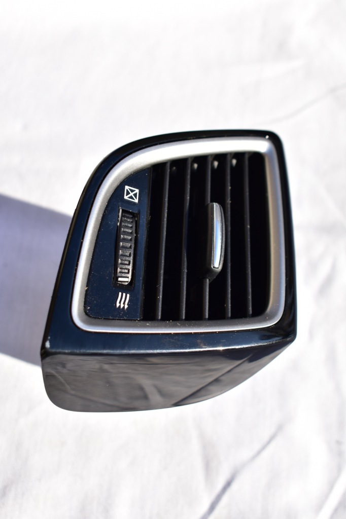 фото №1, Впуск решётка обдув mazda 3 правая чёрный