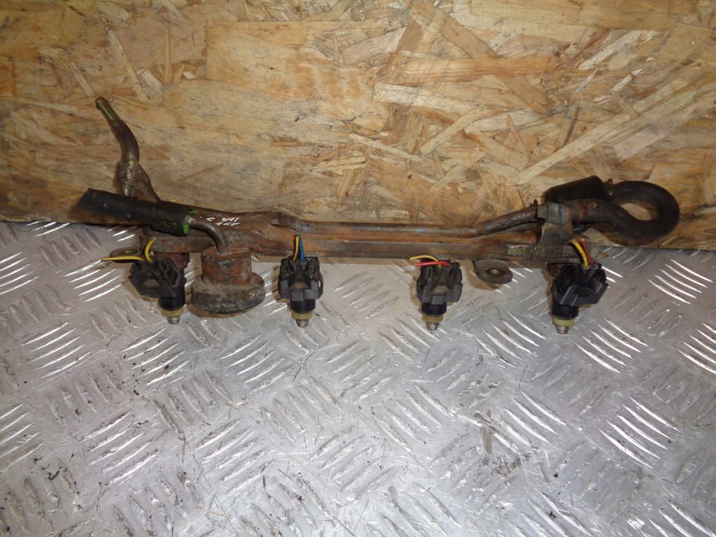 фото №1, Молдинг впрыскная honda civic vii 1.6 16v 01-