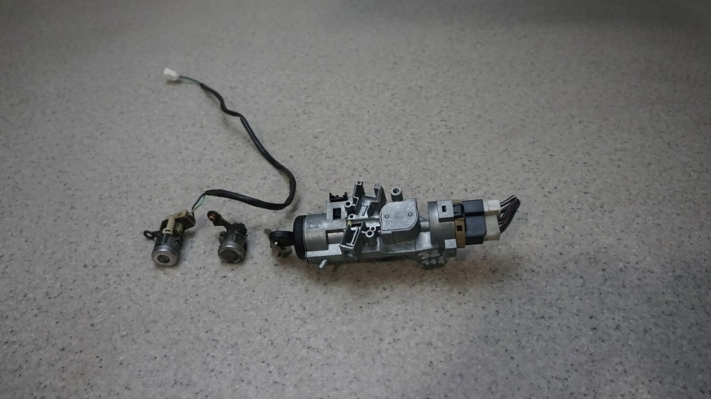 фото №1, Замок запалювання ключ 2x вкладка комплект - mazda 323f vi bj 2.0 ditd