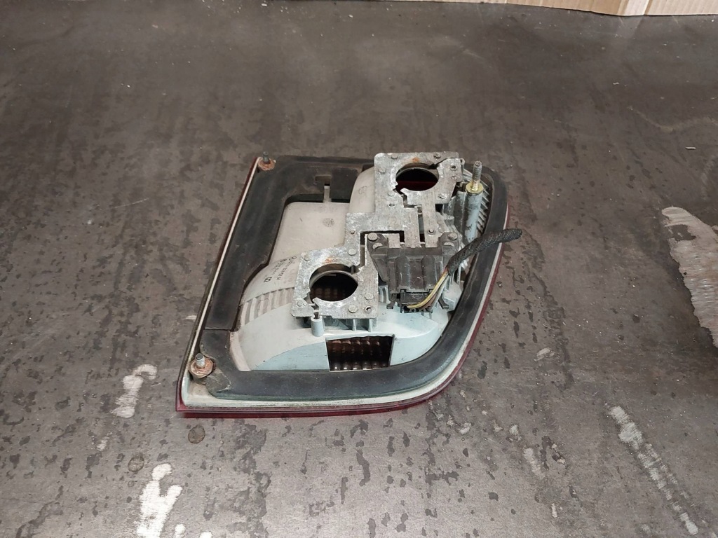 фото №8, Лампа задня кришки багажника ліва mercedes-benz e w210 kombi a2108205964