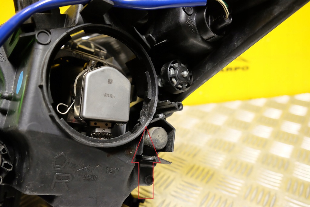 фото №14, Infiniti m m37 q70 2010- фара лампа ксенон права поворотна usa