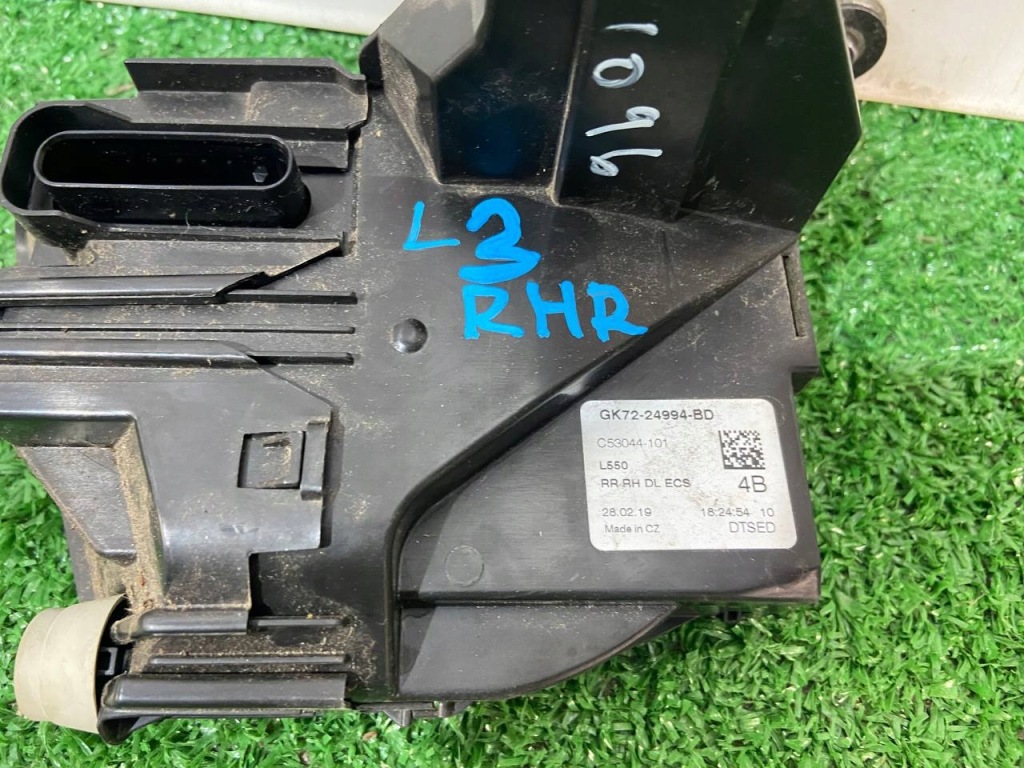 Замок дверей задні правий range rover velar l560 j8a2-24994-ad Ціна