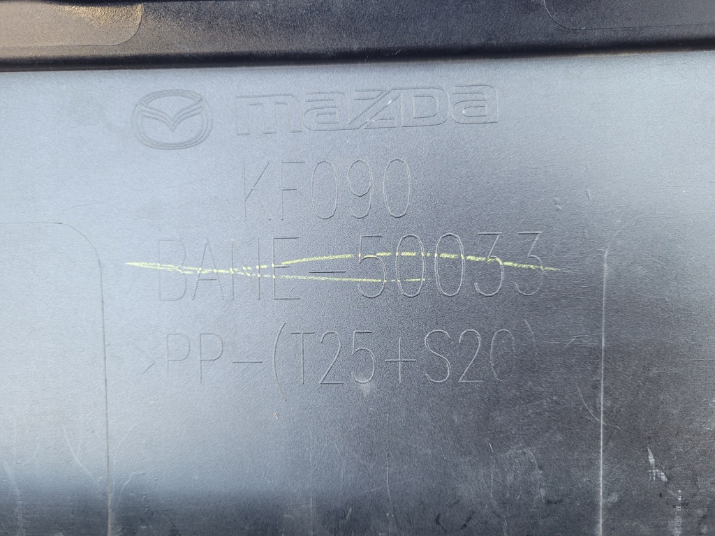 Mazda 3 mazda3 рестайлінг  17-18 2017-2018 молдинг верхній решітка ніс накладка Доставка