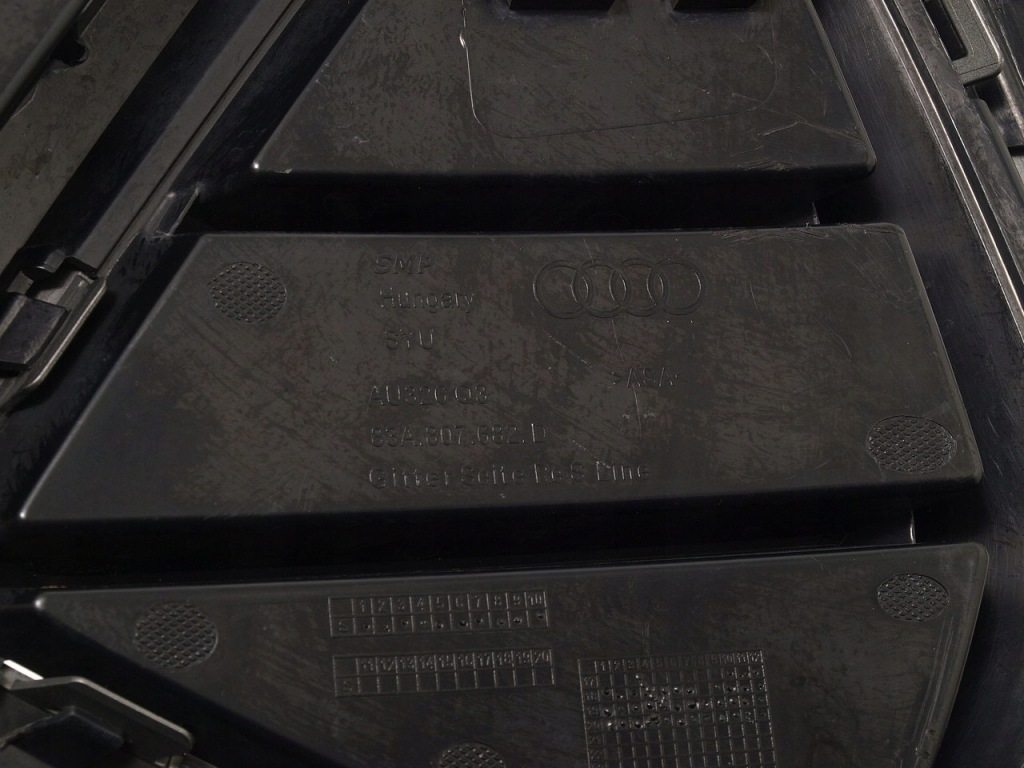 Volkswagen group audi q3 2 2 s-line решётка бампера правая  перед 83a807682d Киев