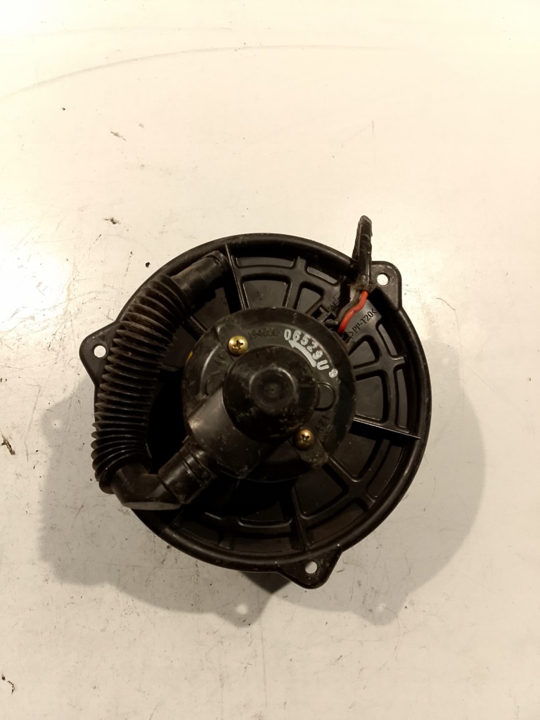 Купить Toyota yaris i воздуходувка обдув вентилятор 194000-0652 06529u