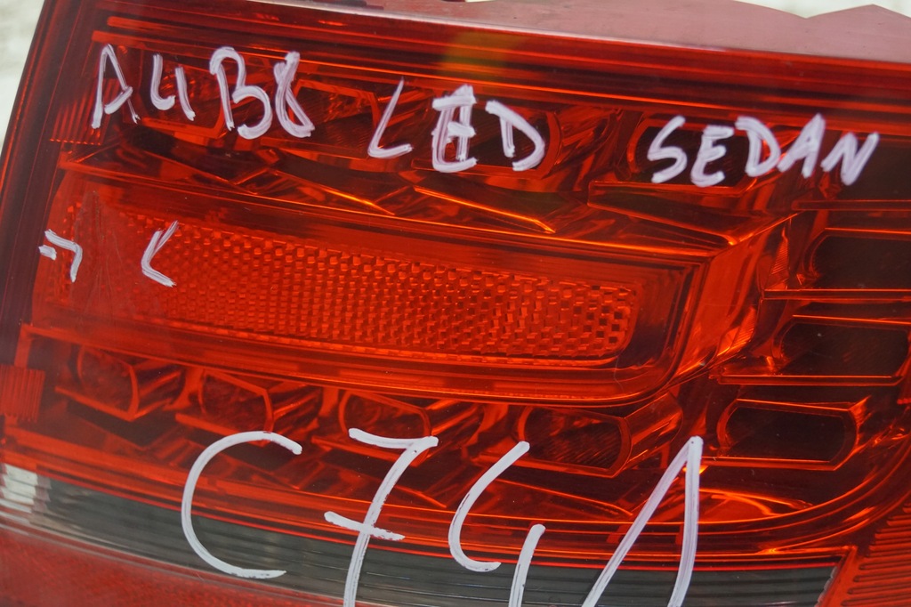 фото №6, Audi a4 b8 led лампа права задня sedan