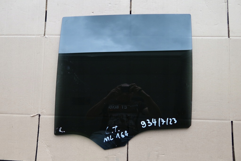 фото №1, Скло двері лівий задня ml164