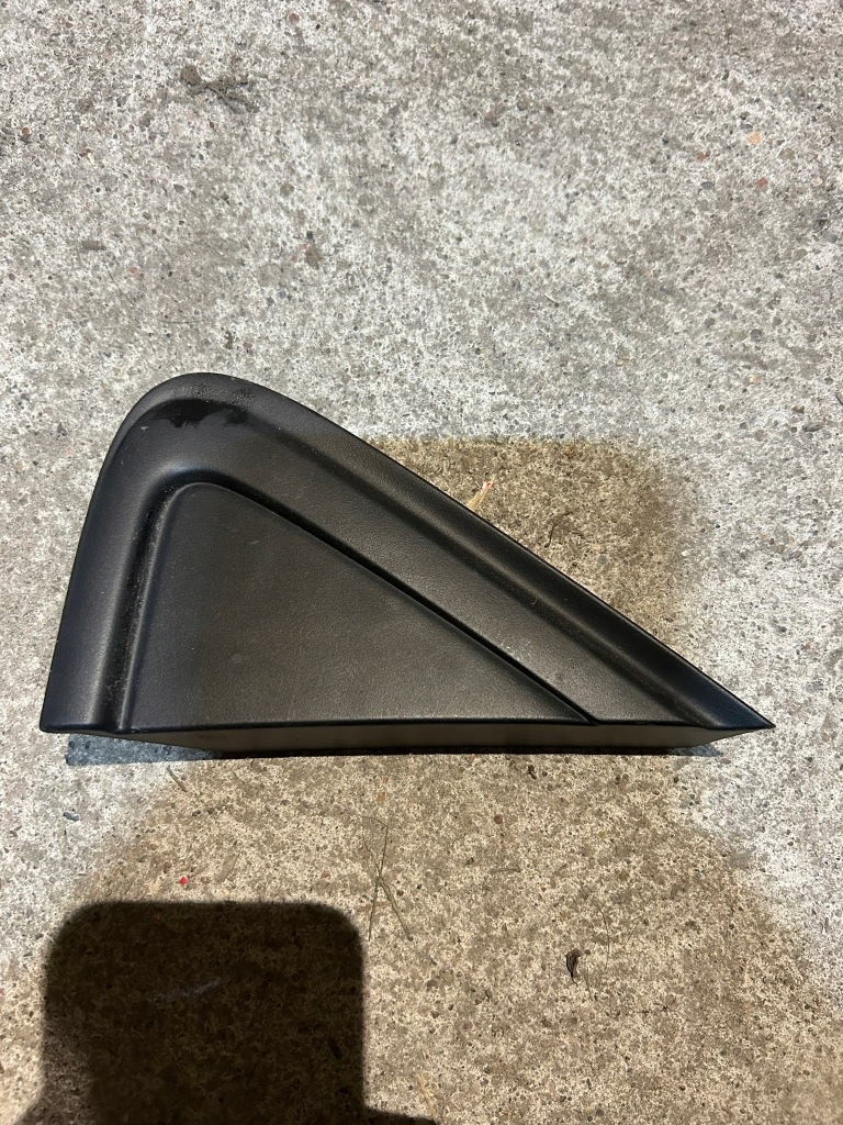 Купити Трикутник заглушка крила правий задня renault twingo iii 833303593r