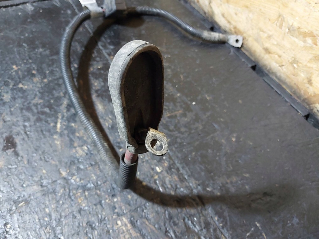 Шланг плюсовий генератора стартер bmw 5 e39 523i m52b25 1427238 в Україні