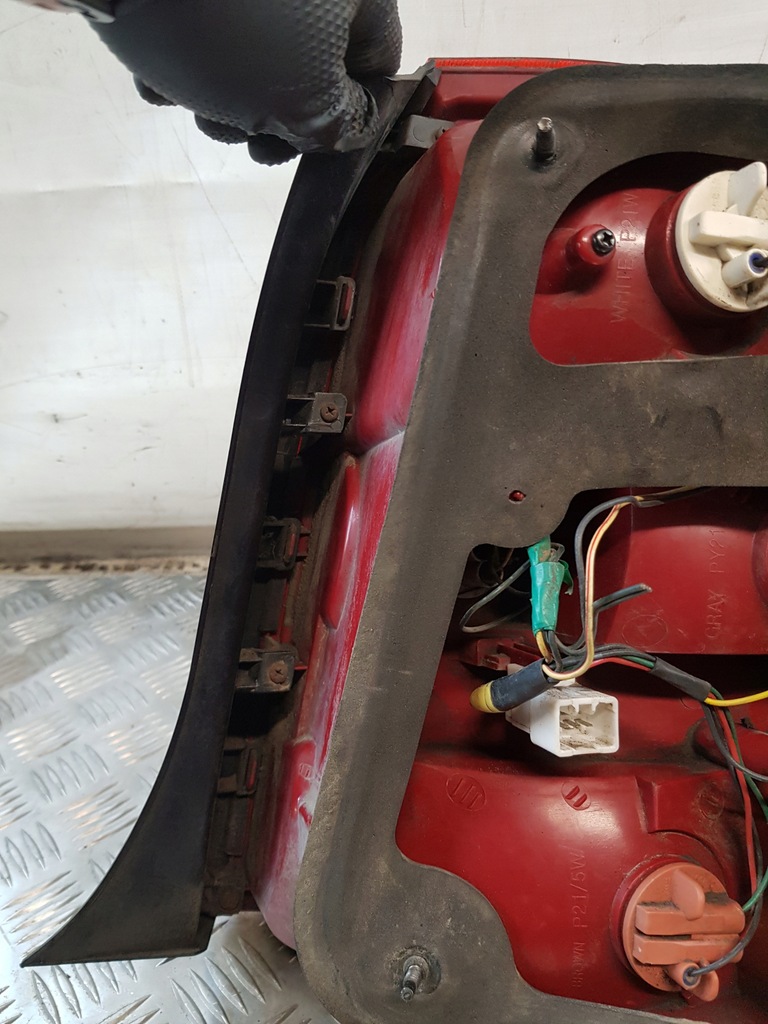 фото №11, Лампа левая задняя kia cerato 05r- хэтчбек eu