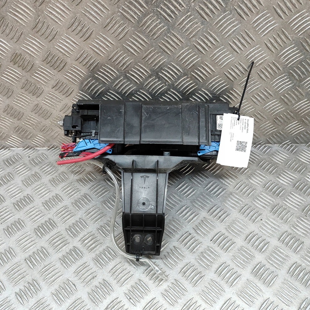 Купить Tesla model x 2020 рамка / модуль предохранителей