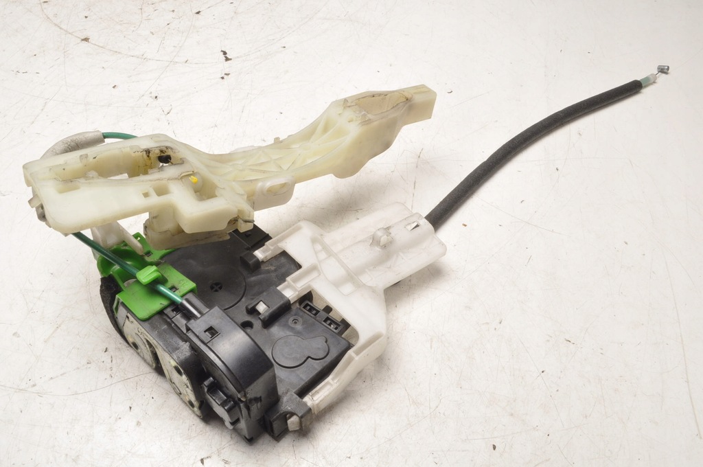 фото №1, Hyundai i40 замок двері правий перед 81320-3z010