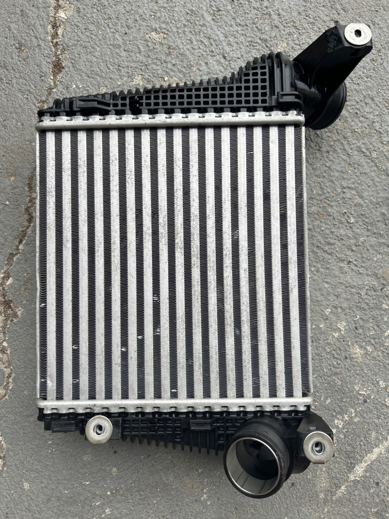 Купить Интеркулер левый porsche macan 95b145803g