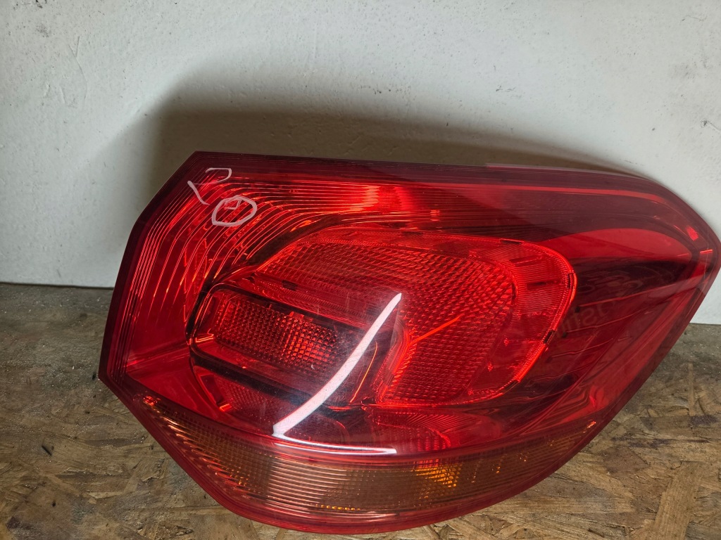Лампа правий задній права задня opel astra j універсал 13282243 Зі Шроту