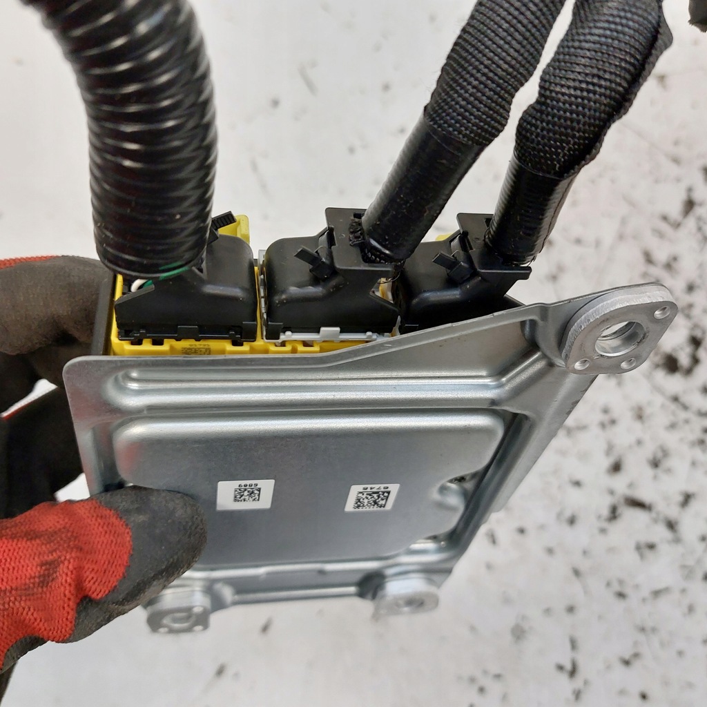 фото №8, Renault arkana модуль датчик подушок bosch 0285015100