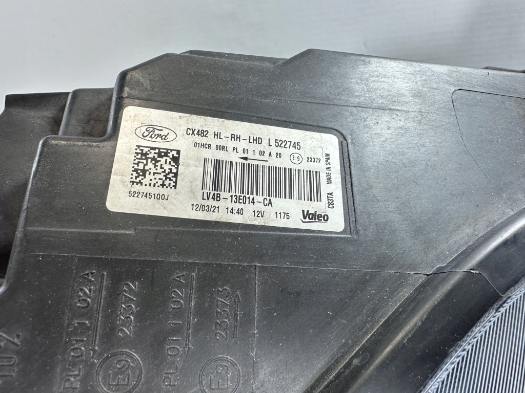 Kuga mk3 фара правый  левая led lv4b-13e015-ca lv4b-13e014-ca Недорого