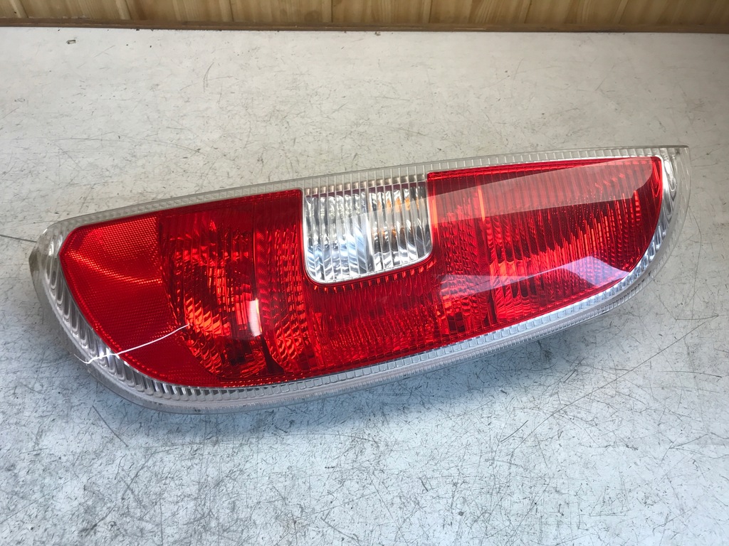 фото №13, Лампа правая задняя задняя skoda roomster 5j7945096