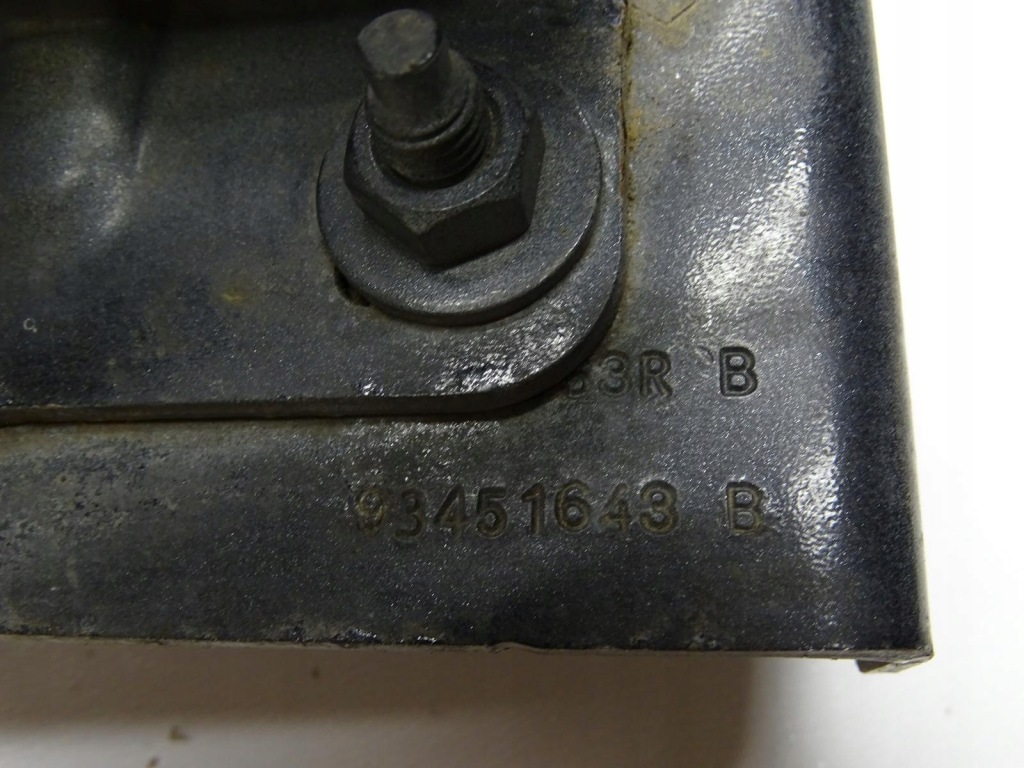 Петля петлі капота правий ліве комплект 93451653b opel vivaro b 92u Ціна