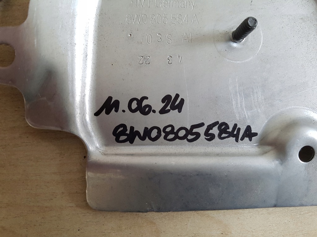 фото №10, Audi a4 b9 правая заглушка подкрылок 8w0805584a