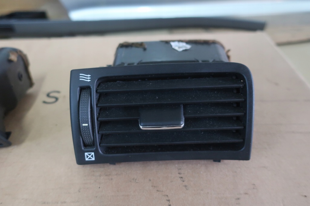 фото №1, Toyota avensis t25 03- решітка обдув панелі ліва