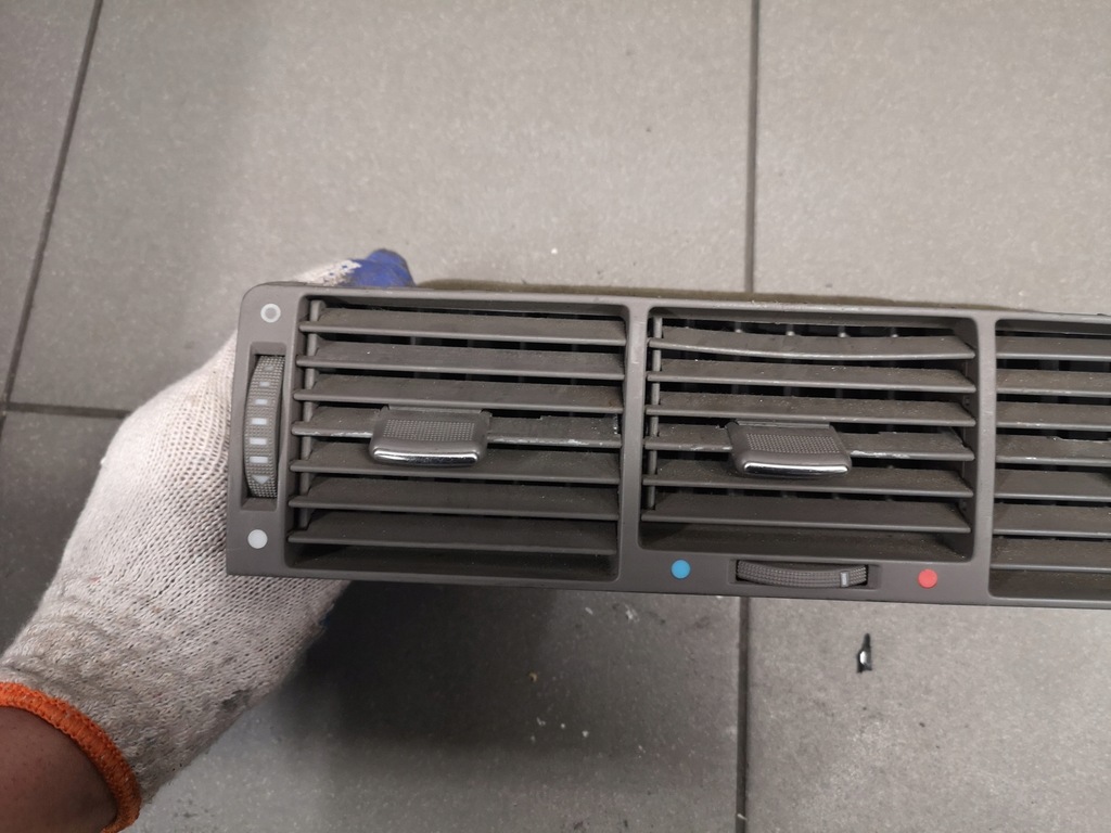 фото №4, Решётка обдув śrdokowa a8 d2 swing 4d0820951j