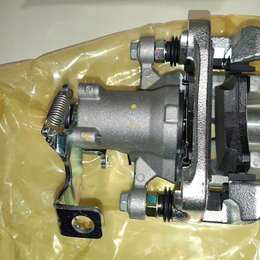 фото №6, Hyundai veloster 2011- суппорт левый задняя новый oem 58300 2v500