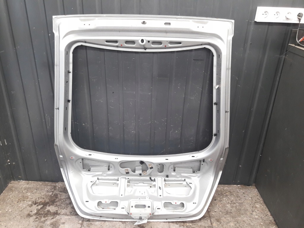 фото №10, Крышка багажника багажника ford mondeo mk3 5d серебристая