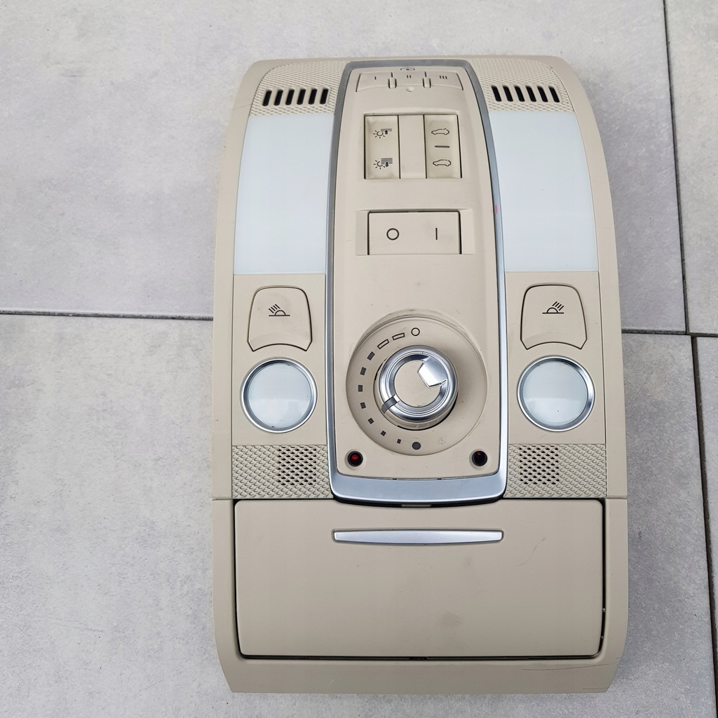 фото №1, Audi q7 4l лампа освещение кабины 4l0947135r