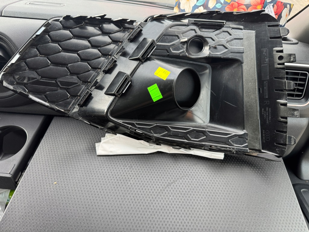 Audi a5 рестайлінг  b9 s-line решітка бампер перед праві оригінал audi Зі Шроту