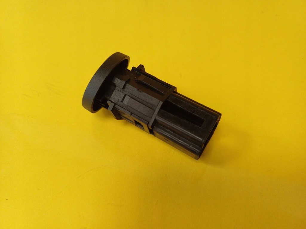 фото №2, Кнопка открывания крышки багажника ford fiesta nr232