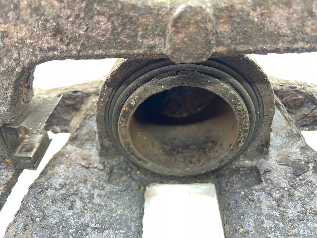 фото №6, Супорт скоба гальма правий перед honda cr-v crv 3 iii 06-12r.