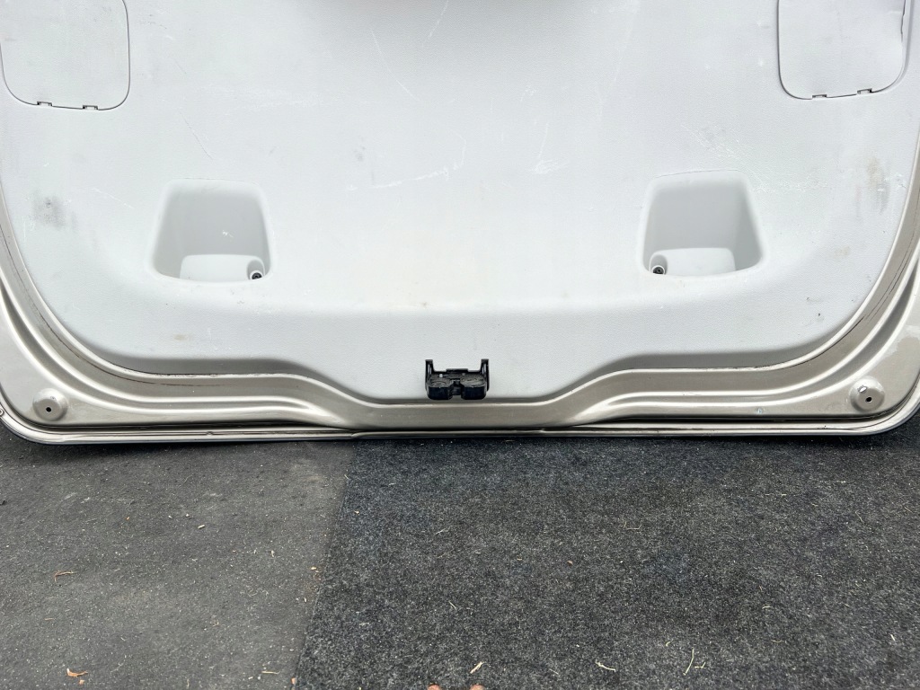 Крышка багажника задняя крышка багажника renault scenic 3 mk3 код лакокрасочного покрытия: tehnk Оригинал