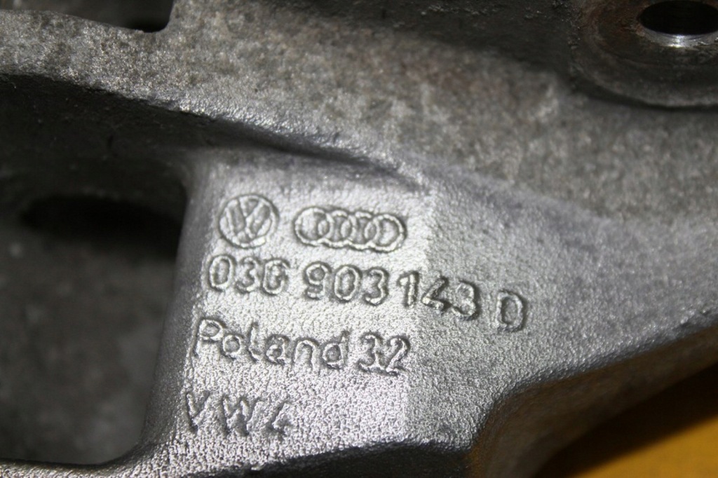 Кронштейн генератора 2.0 tdi audi a4 b7 a6 c6 03g903143d Київ