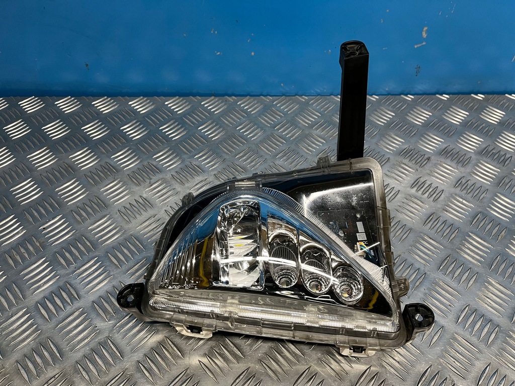фото №1, Toyota prius iv 2015- протитуманна фара світло drl правий led 99226-91002