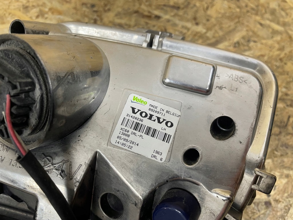 фото №3, Volvo xc60 lift противотуманная фара led drl левый 31420236