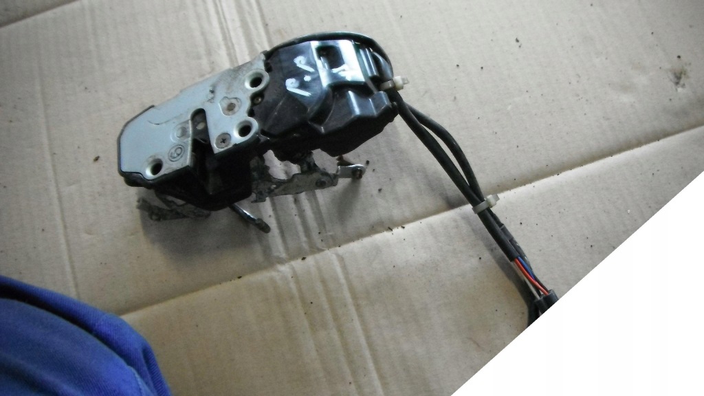 фото №1, Previa 1 i 90-00 замок правый передний eu