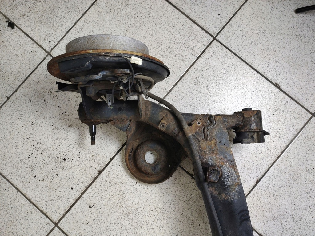 фото №10, Подрамник балка подвеска задняя toyota sienna 3 2011