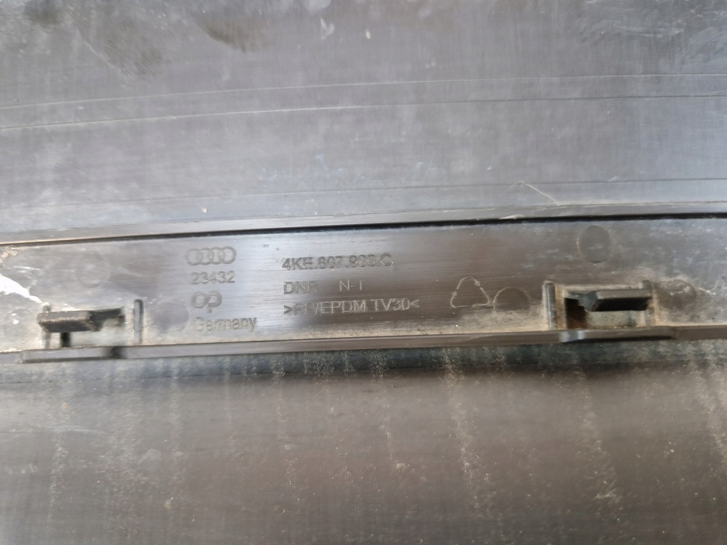 фото №9, Audi q4 e tron спойлер дифузор накладка бампера задня оригінал!