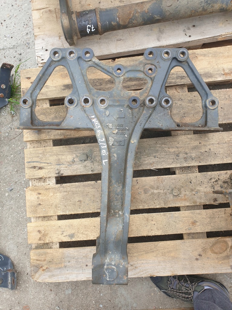 фото №1, Actros mp4 arocs antos кронштейн основание стабилизатора подушек 9613251414