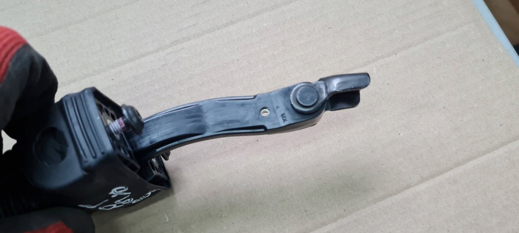 Q5 80a sq5 ограничитель дверь левый правый перед 80a837249 Недорого