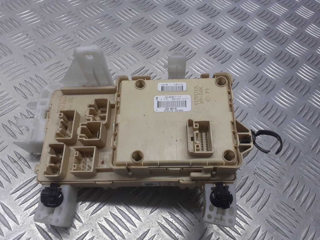 фото №1, Модуль коробка bsi toyota corolla verso ii 2.2 d4d 89221-0f030