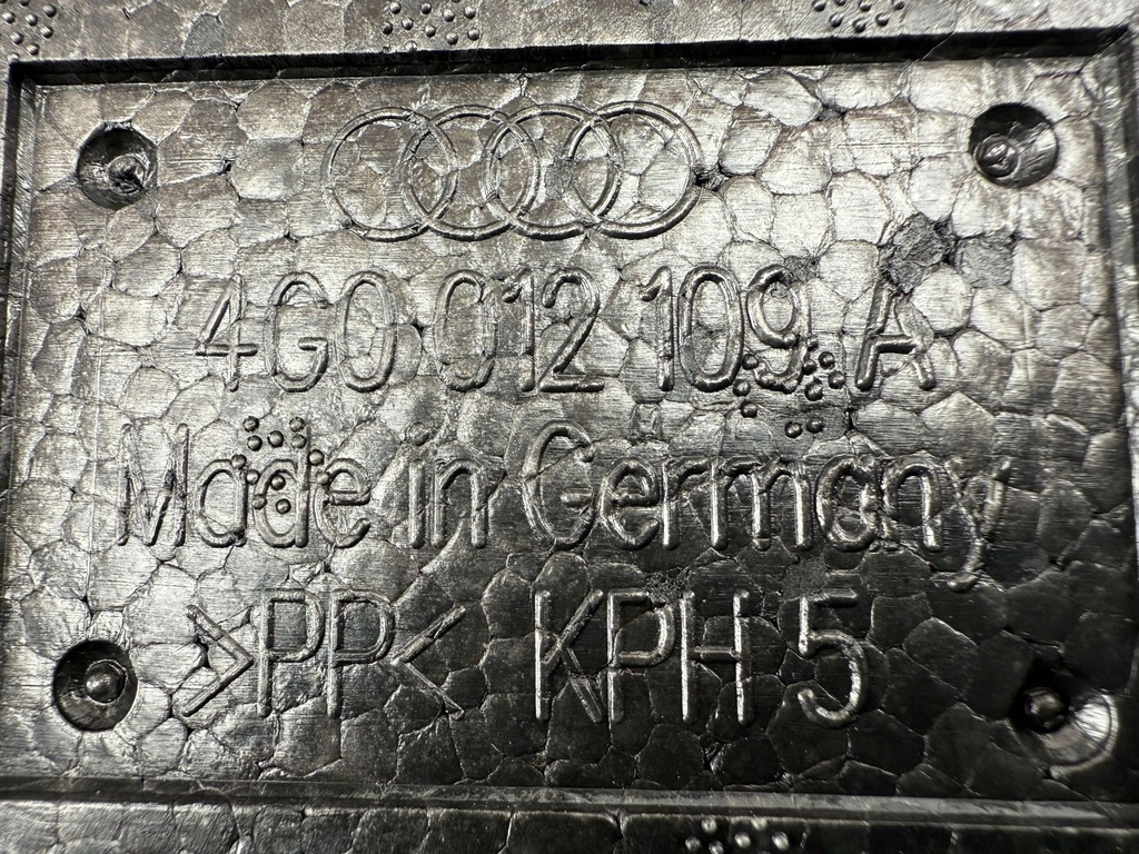 фото №8, Audi a6 c7 2015 с задний коробка инструментальный