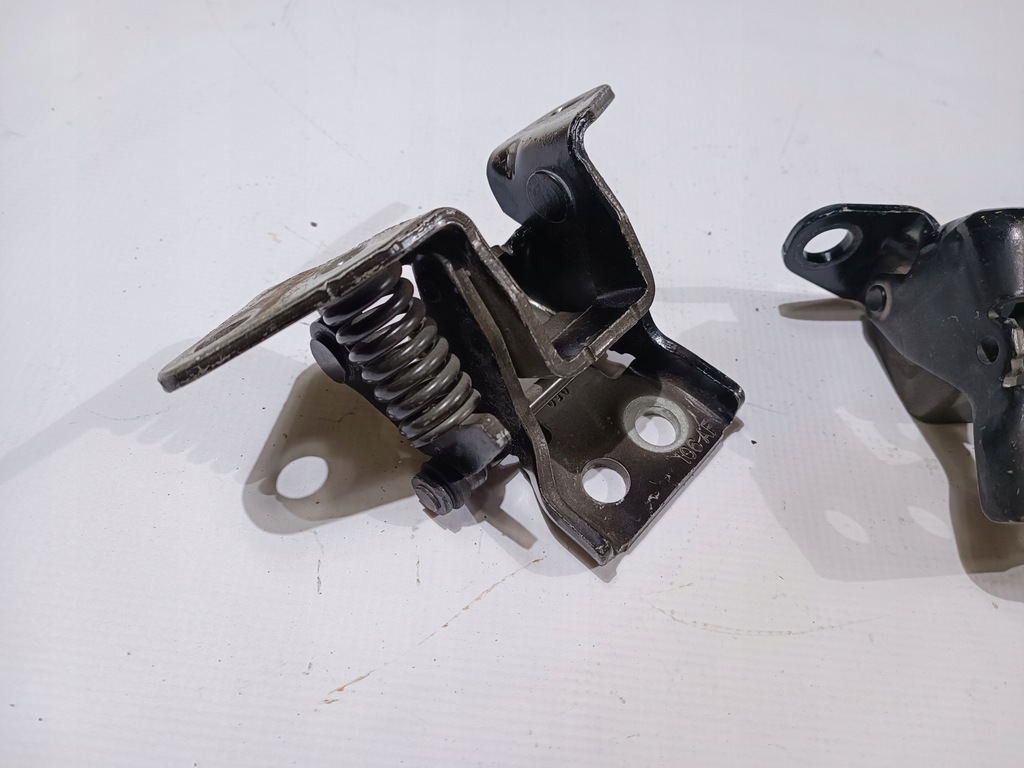 фото №7, Петлі двері правих праве kpl challenger 2008+