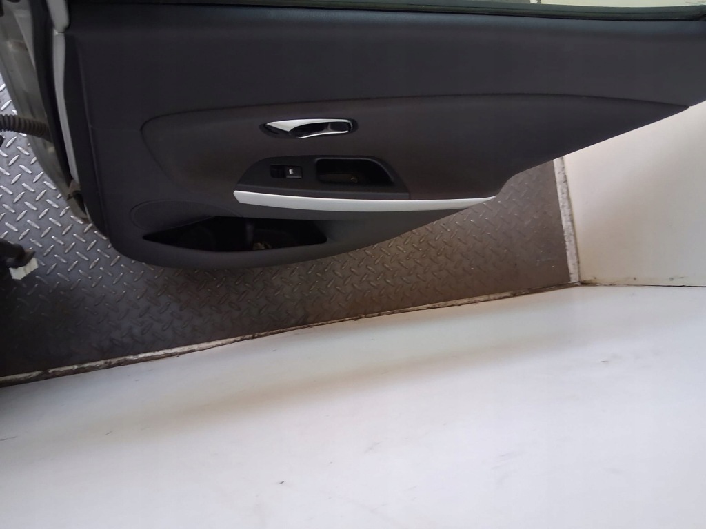 Двері лівий 1 правий задній kia ceed 2 hb 9s Недорого