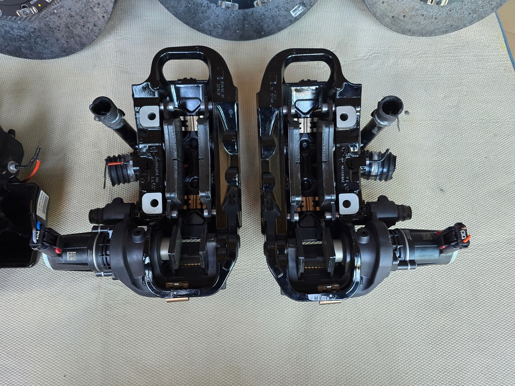 фото №8, Тормозные диски суппорты тормозные колодки тормозные ceramika ferrari sf90 состояние jak новый !