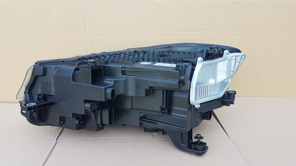 фото №14, Лампа перед правая vw caddy iv 2k8 full led nowa оригинал идеальное состояние!!