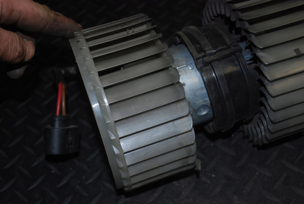 фото №5, Повітродувка обігрівача audi a8 d3 0130111047