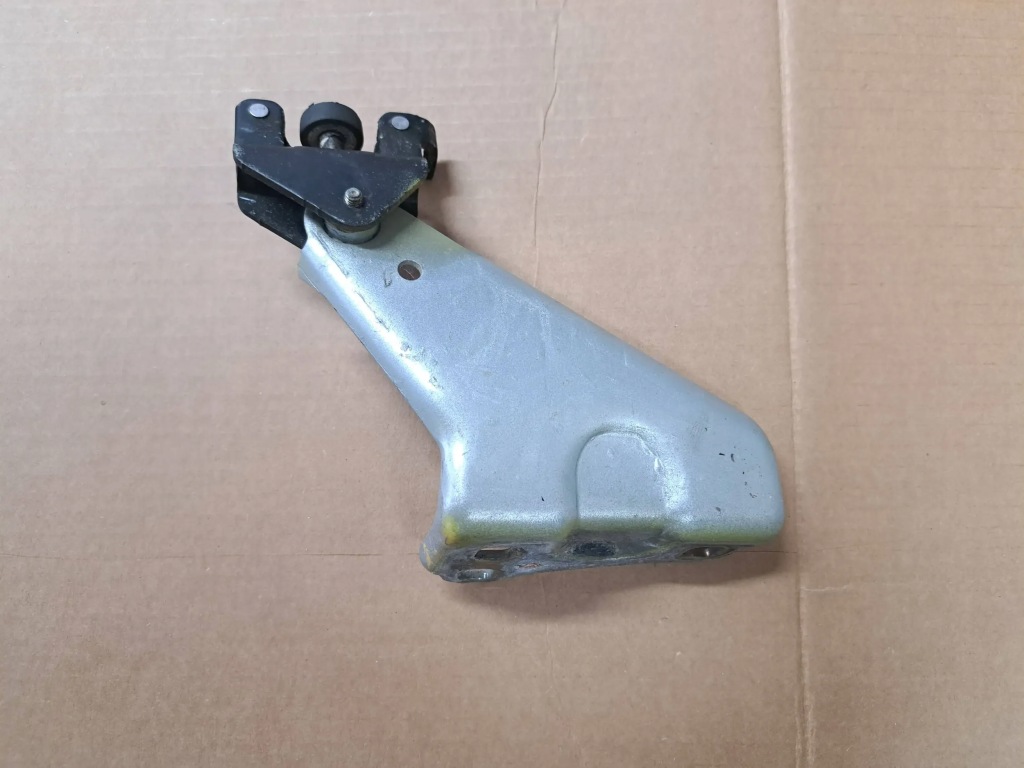 фото №2, Renault kangoo i lift ролик дверь раздвижных правых